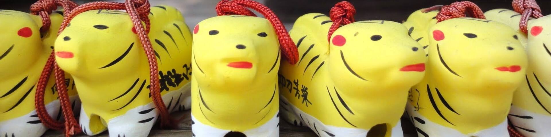 There are hundreds of these handmade tigers lined up along the main temple at Tamon-in Temple.
These tigers (Tora in Japanese) are placed here in our stead, with our prayers, so that no harm will fall on us. Bishamonten, the Buddhist god that is enshrined at Tamon Temple, personified as a tiger.
*Tamon-in Temple is a designated cultural property of Tokorozawa City. It was established in 1496, although the main temple was rebuilt in 1766.
*This temple is famous for their garden, especially the peonies (over 300) that bloom in late April/early May. They also have a Tora Festival on May 1st each year.
*Accessible by bus from Tokorozawa Station on the Seibu Shinjuku Line.