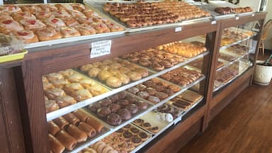 The cream cheese donuts here are LEGENDARY do not miss them if you are in town. I also highly recommend the pudding balls, cherry danish, and chocolate croissant. Bring cash or your checkbook they don't take cards. 