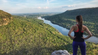 Tennessee definitely has some great trails to #Adventure in. This view can be found hiking Signal Point on top of Signal Mountain located in Chattanooga, Tennessee. Escape the hustle and bustle for a day to wade in the water, lounge in a hammock or just remain in awe at the beauty of this view!