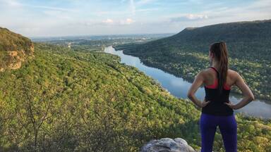 Tennessee definitely has some great trails to #Adventure in. This view can be found hiking Signal Point on top of Signal Mountain located in Chattanooga, Tennessee. Escape the hustle and bustle for a day to wade in the water, lounge in a hammock or just remain in awe at the beauty of this view!