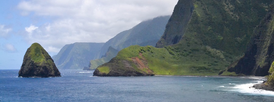 Visiting the island of Moloka'i from O'ahu on a six-passenger propeller plane and landing right in the old leper colony of Kalaupapa was one of the coolest experiences to-date. These gorgeous #beaches lie just beneath some of the tallest sea cliffs in the world. The only way to get to Kalaupapa is on a private tour, either by small plane, donkeys or hiking.
#lifeatexpedia