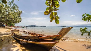 Even visiting in the low season, when we were two of only about six people on the island, I had a great time on Koh Phayam, #Thailand 🇹🇭. Good company can make or break a trip, and my friend Malinda is the best 😊
#LifeAtExpedia
