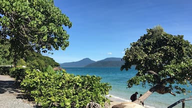 Wow wow wow! An absolutely stunning island. We snorkeled, paddle boarded and walked around. If I could spend a week here, I so would #orbitztravel