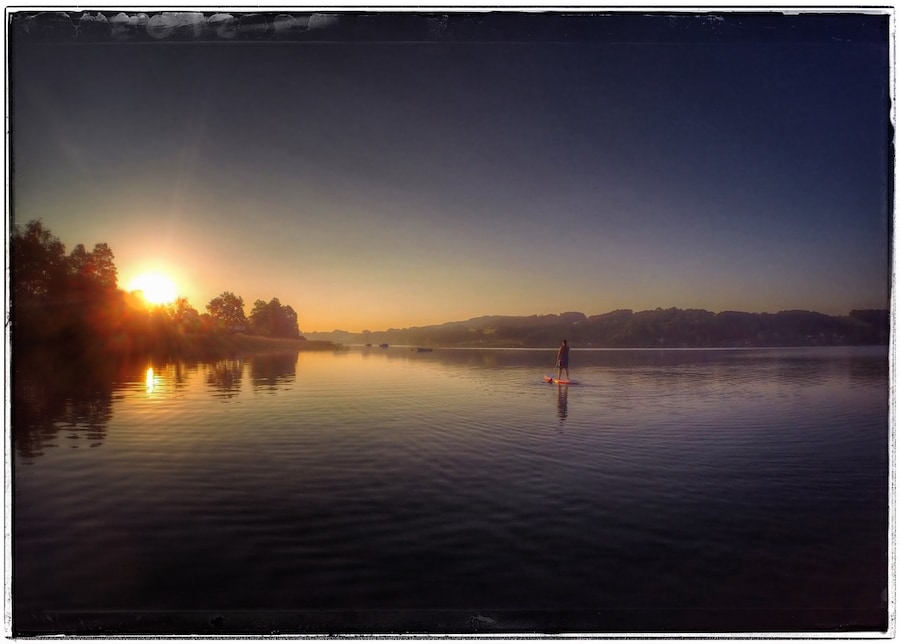 Sunrise Stand up Paddle Tour! The sun rises about 5.08am and gave us enough light to start our tour. During the summer months this is an amazing way to explore the lake and the landscape around.
