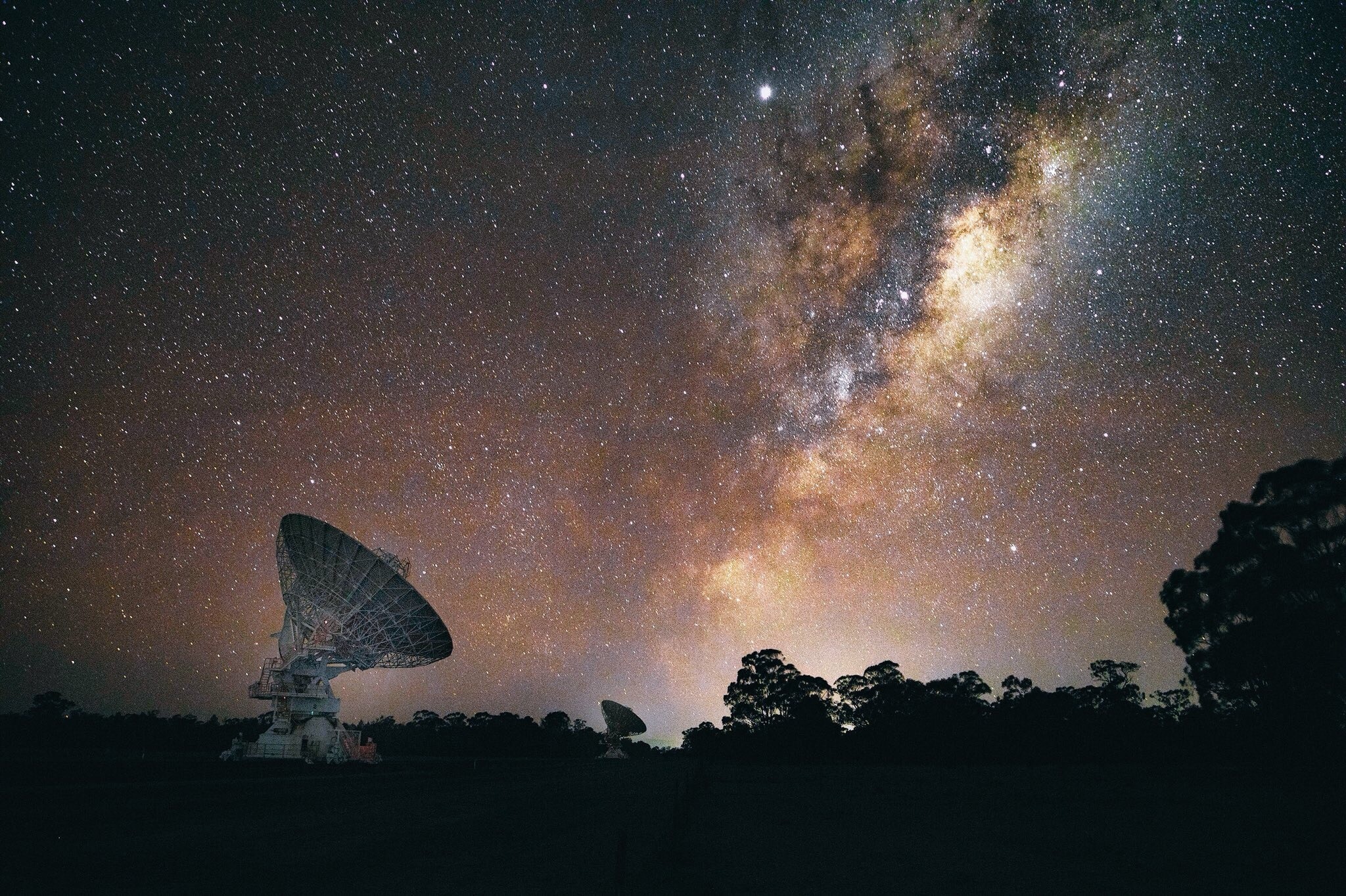 Just outside of Narrabri in NSW, Australia, you’ll find six 22m radio telescopes that explore space.  Looking to the Milky Way you really do have to wonder what is out there.  The stars are magic and I could watch them forever. #astrophotography #milkyway #stargazing #nature