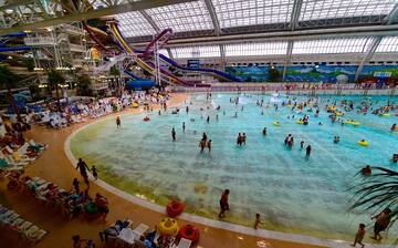 19 EXCITING Things to Do at West Edmonton Mall (for 2023)
