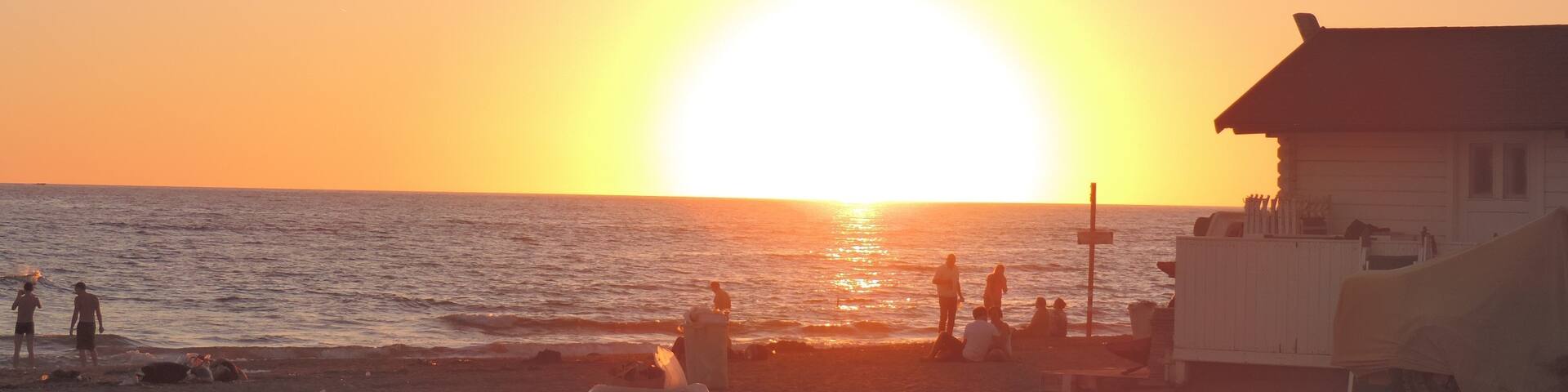 Something about a sunset over the water that gets me every time. Swam in the Tyrrhenian Sea in October. That was a treat! Just take the blue line and switch to the gray to get to the coast when in Rome! #goldenhour