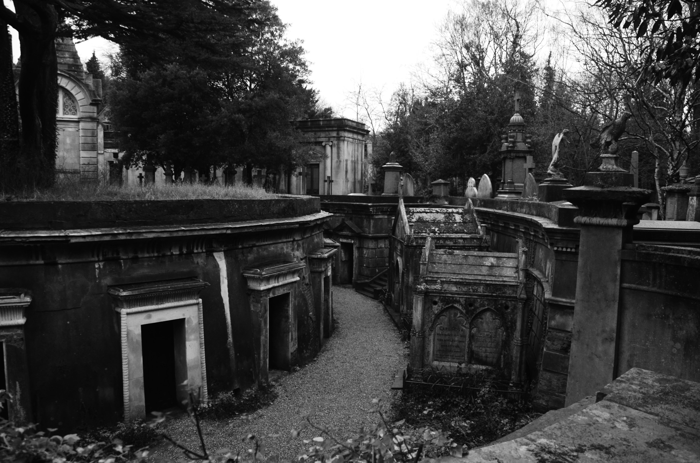 Great place to walk around. Take the guided tour and see the crypts and learn all about the meanings of the features that can be seen on the grave stones. Go celebrity spotting as there are plenty buried here.