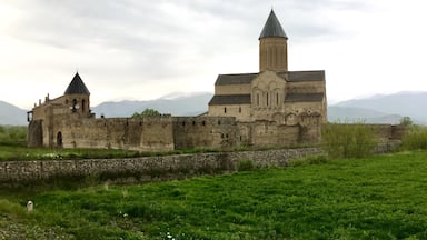 Alaverdi Monastery is situated 20km North-West of Telavi. The 56m high St. Georges Cathedral was built in the 11th century and was the highest building in whole Georgia at its time. The dimensions also today are impressive.