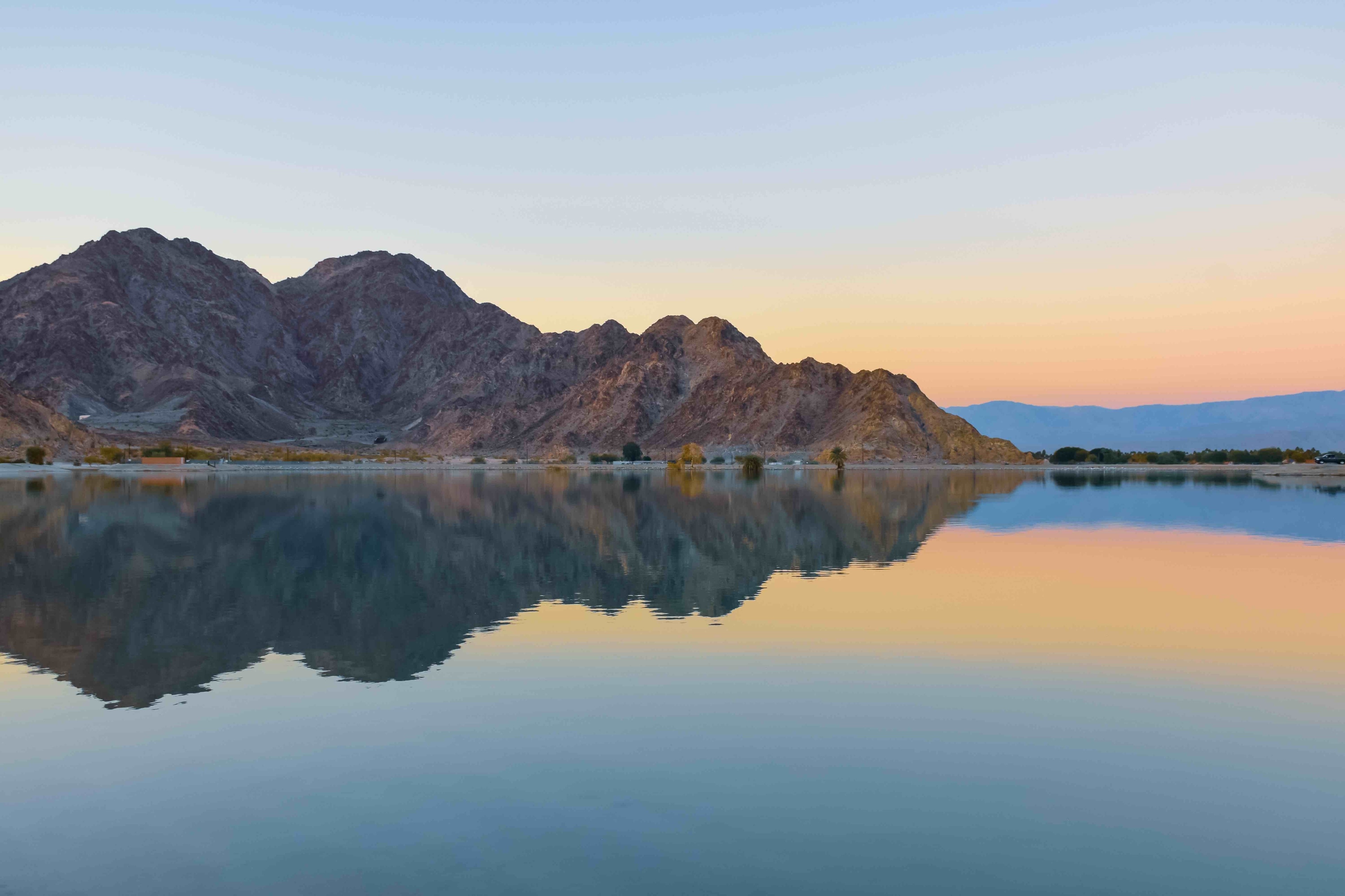 I love a good reflection. Reflection captures remind me the importance of reflecting on life 
#lake #cahuilla #sunset #reflection #laquinta #palmdesert #desert #california #mountain #canyon #colors #perspective
