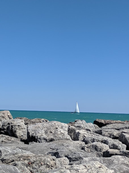 value: "Visit the Kenosha Farmer\'s Market on Saturday and then take the amazing walk around Simmons Island Park. Beautiful! #kenosha #wisconsin #lakemichigan #sailing #beautiful"
