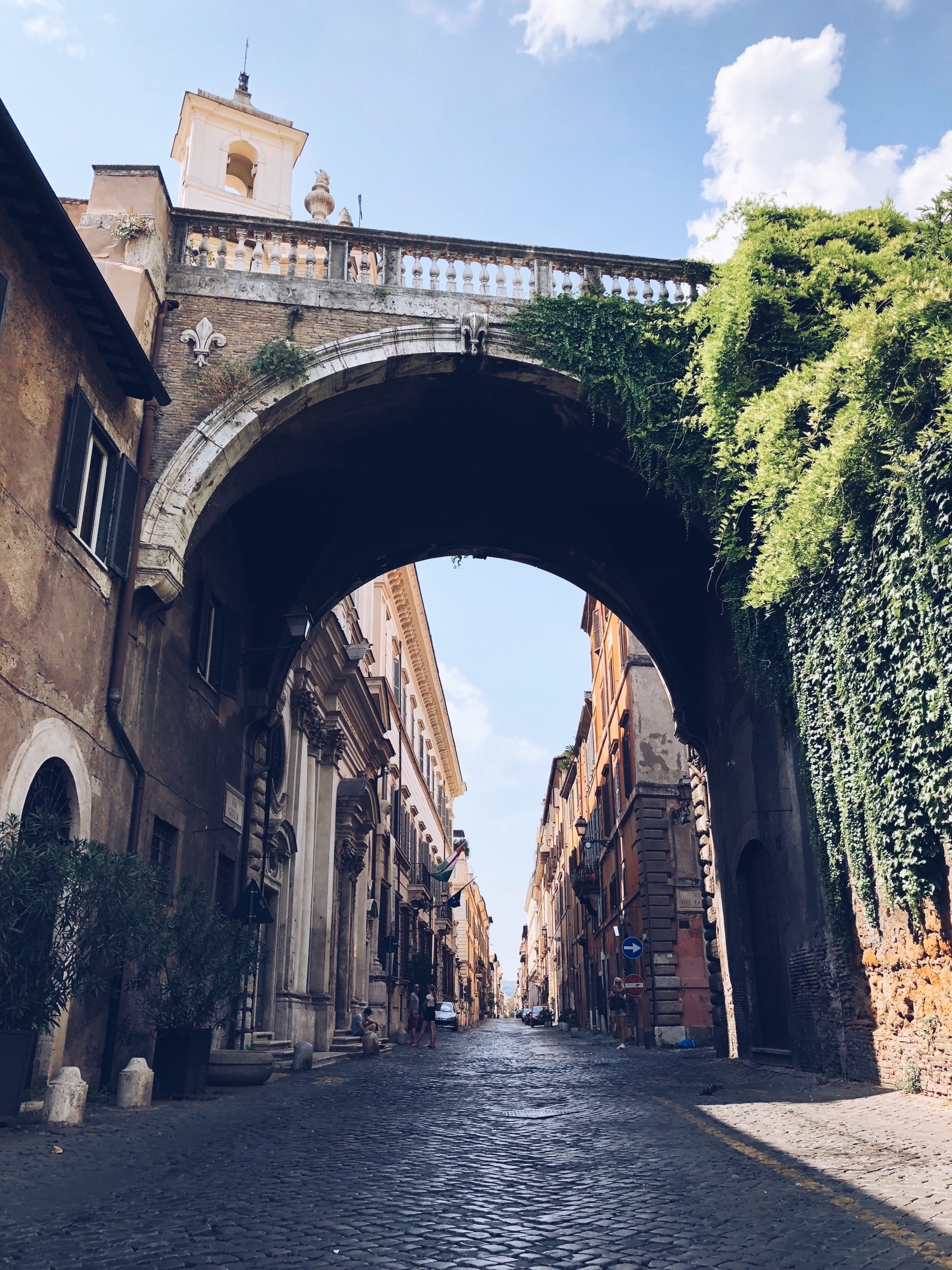 L’arco Farnese...
Via Giulia... #viagiulia #rome #roma #italy #italia #iphonex #iphoneonly #iphoneography #travel #travelphotography #latergram #wanderlust #wanderlustwhatelse #streetlife #streetphotography