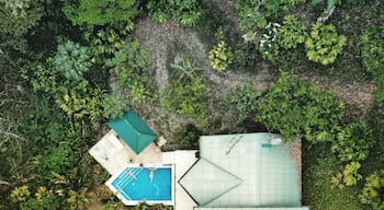 An amazing house in the middle of the jungle next to the Manuel Antonio National Park. Found this gem using HomeAway.com. Photo taken with the DJI Mavic Air. #LifeAtExpedia