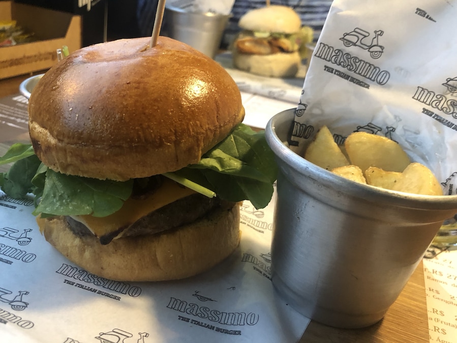 Burguer no Máximo , lá tinha uma pizza napoletana tb ótima.obs: só na temporada