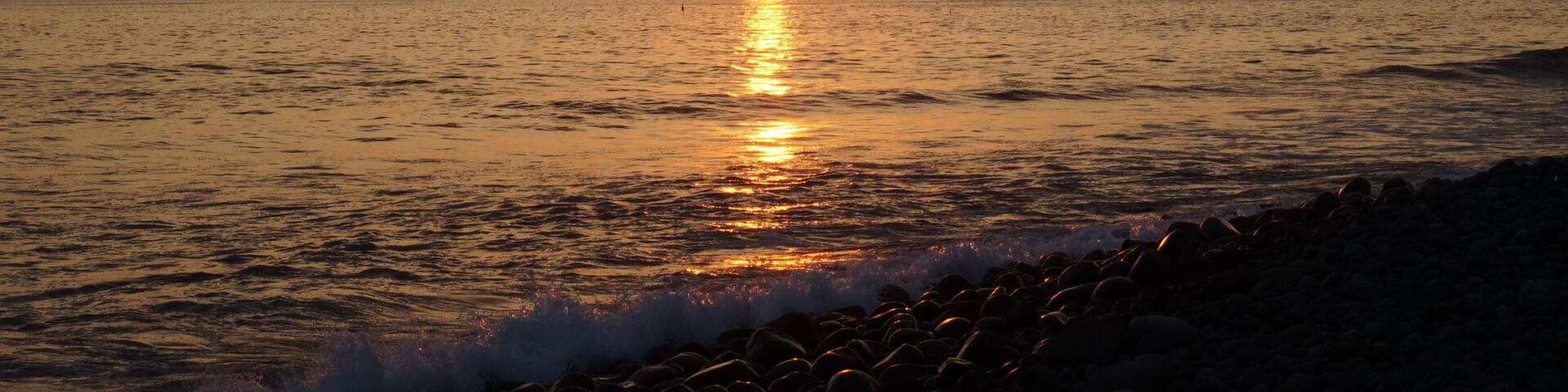 Caught this picture just as the sun was setting over the Pacific. #GoldenHour