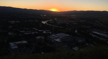 Great hike for all ages and especially beautiful view of the city during sunset 
