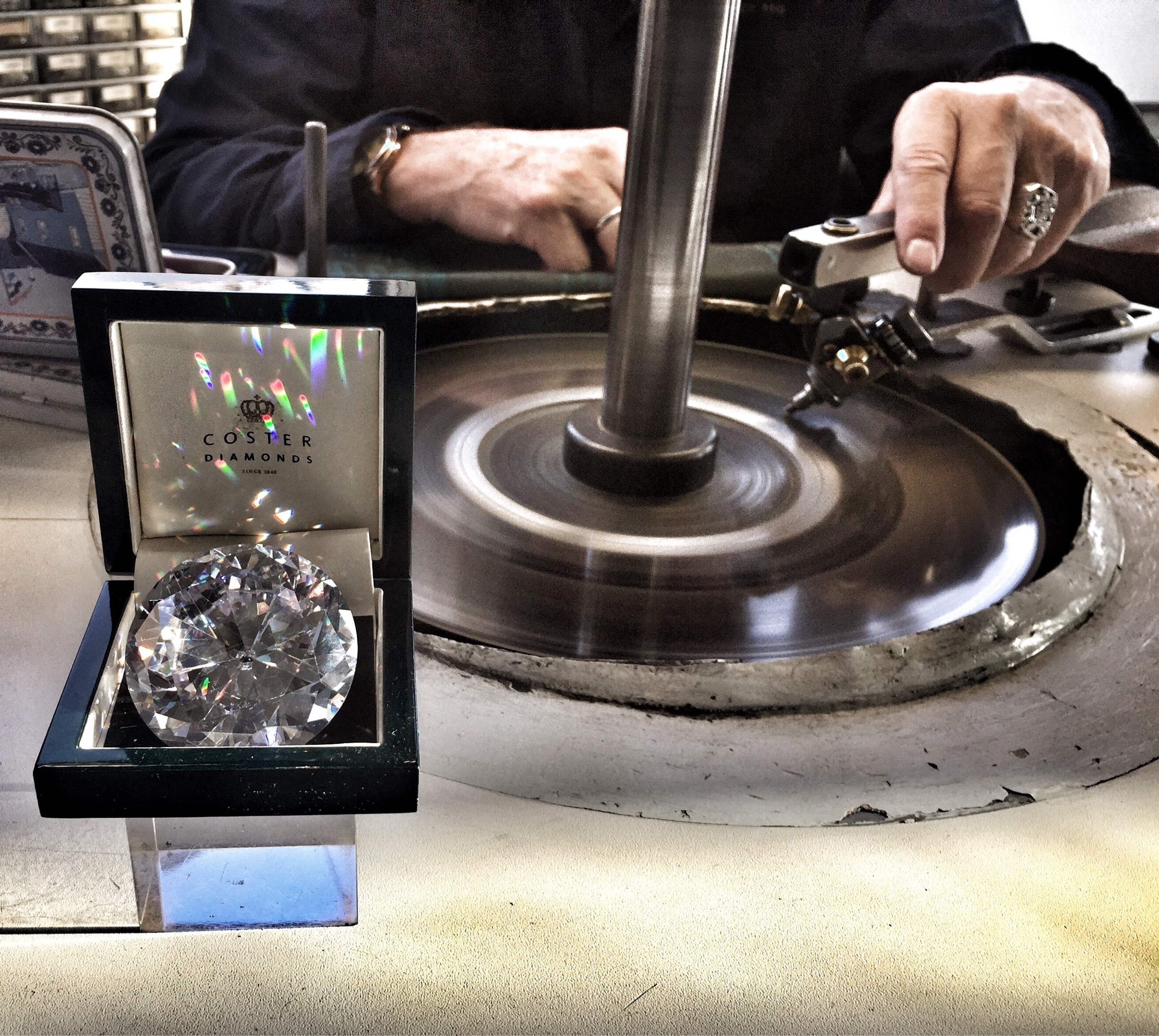 An up-close look at the diamond polishing in Coster Diamonds, Amsterdam💎
