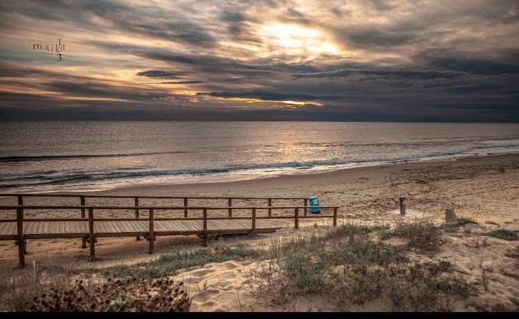 I don't need to travel much to enjoy this beautiful sunsets 🌅 by the beach. Thin and white sand beach with very warm and crystal water 🌊Lucky to live where I live!!! ❤️