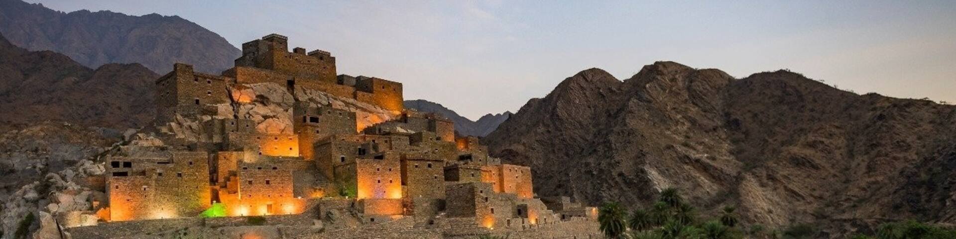 (The eye village)
It originated in the tenth century AH and is more than 400 years old. The village was built on top of a white mountain and is famous for planting bananas, lemons, peppers, basil, cady, and handicrafts. The village includes many houses consisting of two to four floors, a small mosque and many forts used to defend the village and observe. The village has its own association that takes care of its affairs, as the association published a statistic for the number of visitors and they have reached 100,000 since the association was established only. The village is also among ten sites that the Saudi government approved in November 2014 to ask UNESCO to include it in the World Heritage List in the coming years