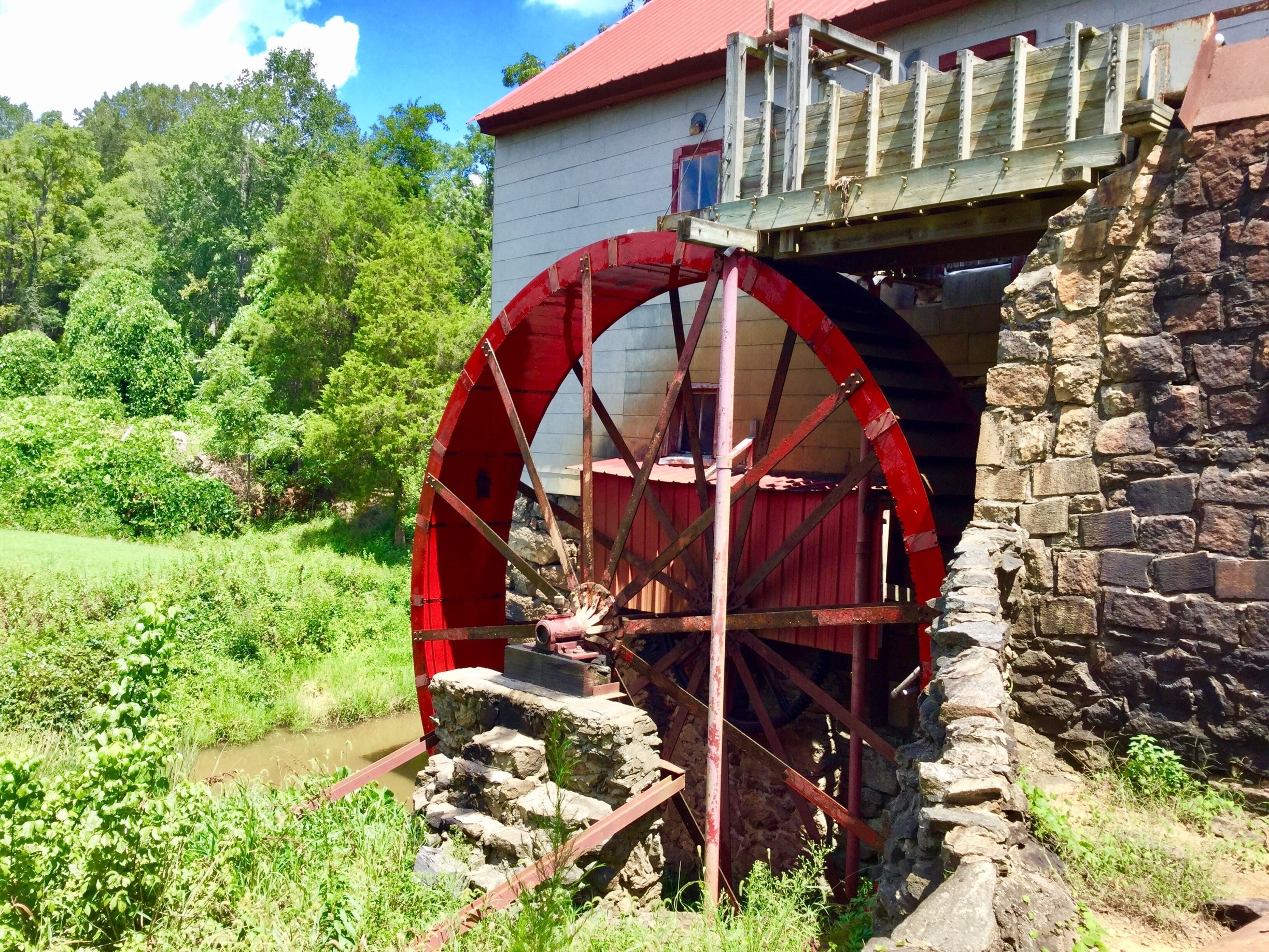 Beautiful old mill still in operation and right off the main road.  Worth stopping by and spending a few minutes enjoying the surroundings.