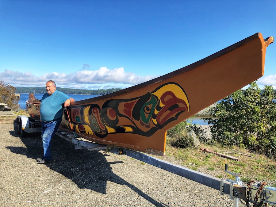 Bill Henderson was born 1950 into the Wei Wai Kum First Nation in Campbell River, BC. Since he was a child Bill watched his father create carvings and other art works. His masks, bowls, totem poles, paddles and other carvings are collected all over the world. Location: 2411 Spit Road. (September 2019)