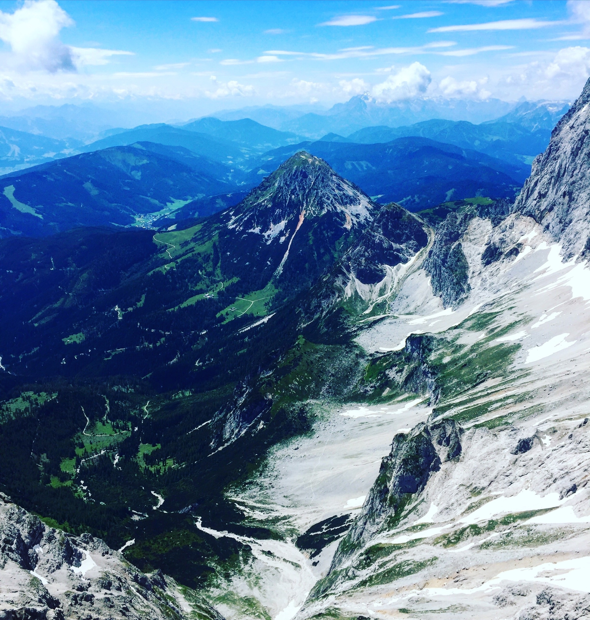 Views from the skywalk  at the Dachstein  Glacier. Amazing doing this and the stairway to nothingness. #dachstein #glacier #socold #skywalk #stairway 