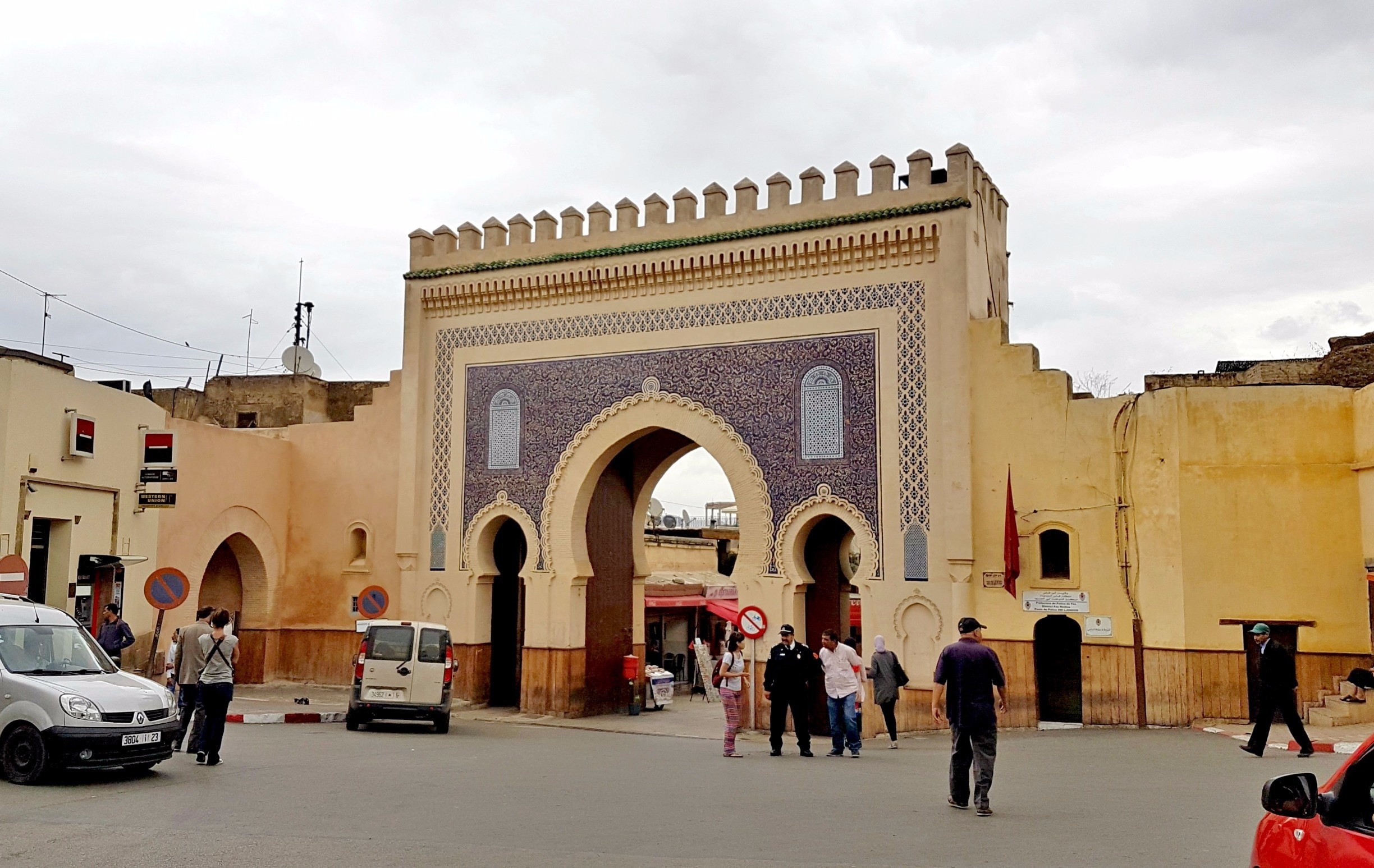 The blue gate is one of the main entrances into the medina in Fes.

#fes #morocco #beautiful #aroundtheworld