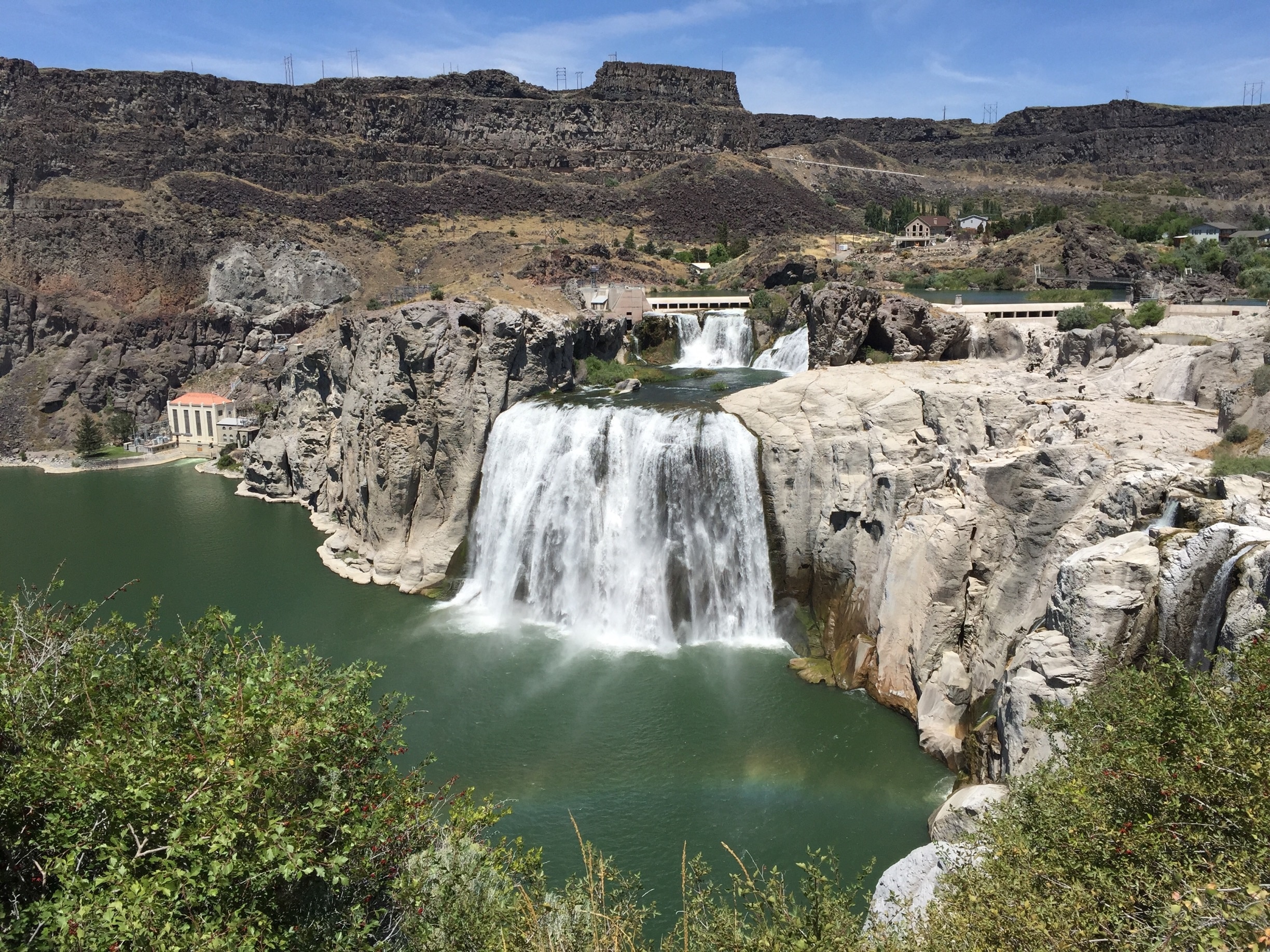 are dogs allowed at shoshone falls