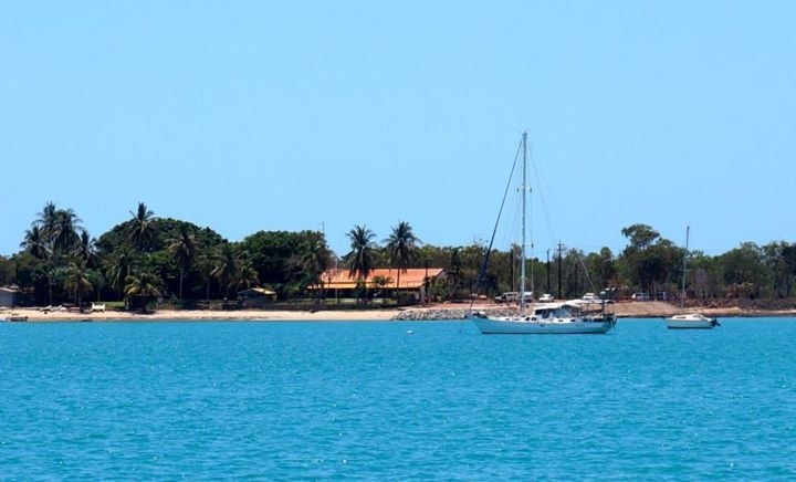 If you can ignore the large bauxite refinery, Gove yacht club is actually very pretty indeed! Open on weekends is a popular place for locals and visitors, and has some decent food on offer. #waterlust

www.cheskiesgaplife.com/gove-unexpected-weekend