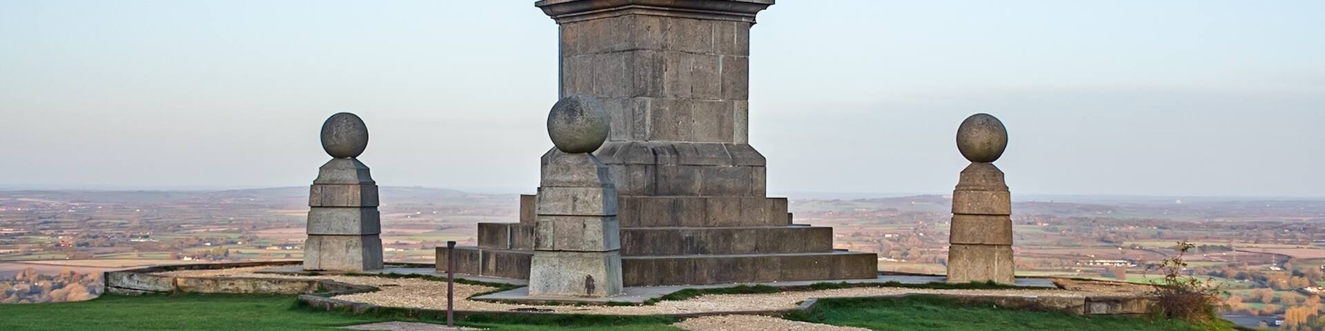 Sunrise. Coombe Hill Monument Autumn.