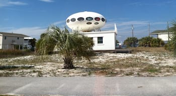 Awesome spaceship house on scenic drive in to Pensacola beach