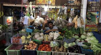 Balinese food market, get ready to sweat as man it is hot in there! 