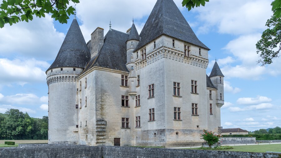 Photo "Château des Bories" by Jean-Christophe BENOIST (Creative Commons Attribution 3.0) / Cropped from original