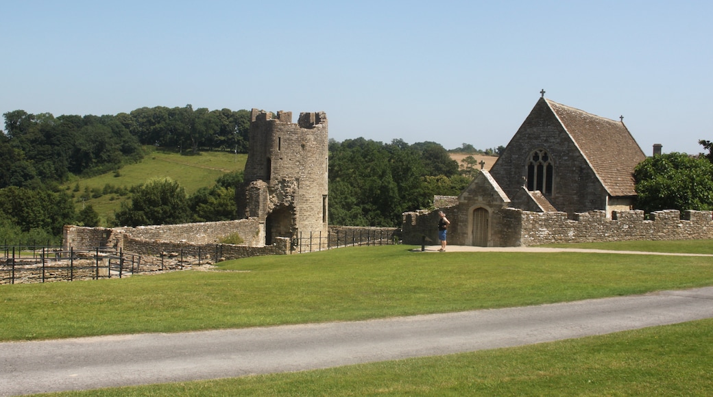Bildet «Farleigh Hungerford Castle» tatt av Rodw (CC BY-SA) / originalbilde beskjært