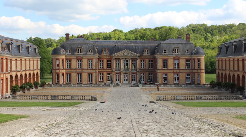 Foto "Chateau de Dampierre" oleh Chabe01 (CC BY-SA) / Dipotong dari foto asli