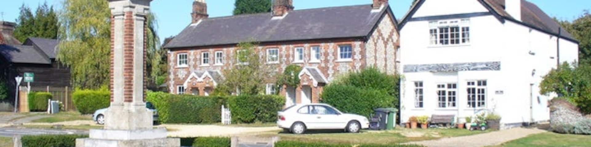 Chipperfield War Memorial Sited at the north-east corner of the common. Old flint and brick cottages line the roadside.