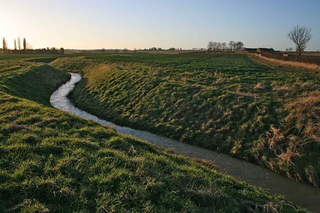 Foto „Aunsby und Dembleby“ von Kate Jewell (CC BY-SA)/zugeschnittenes Original