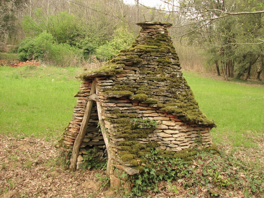 Traditional four (bread-oven) from chalk stones in the Dordogne near Liabou-haut