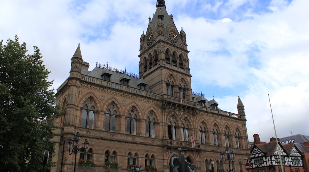 Foto „Chester Town Hall“ von KTC (CC BY-SA)/zugeschnittenes Original