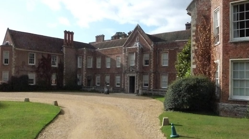 Photo "The Vyne" by Chris Gunns (CC BY-SA) / Cropped from original