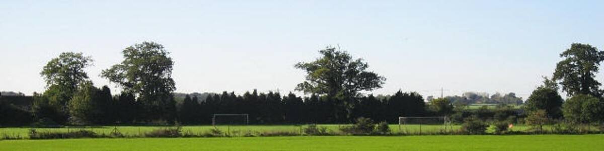 Photo "Working And Playing Fields The field in the foreground is farmland but some goal posts can just be seen in the further field." by Roger Gilbertson (Creative Commons Attribution-Share Alike 2.0) / Cropped from original