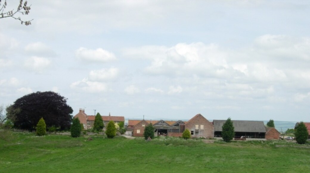 "Thorpe Bassett"-foto av Phil Catterall (CC BY-SA) / Urklipp från original