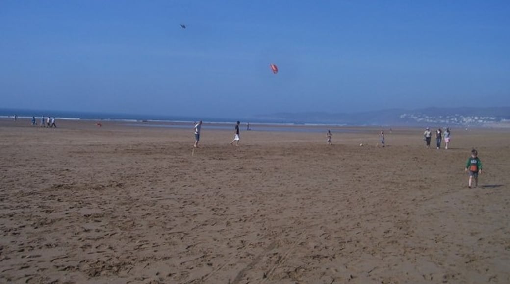 Photo "Putsborough Sands" by Lewis Clarke (CC BY-SA) / Cropped from original