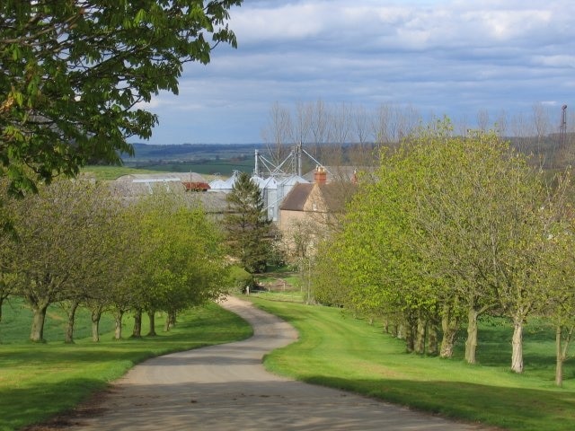 Fenny Compton Hill. The drive to Hill Farm