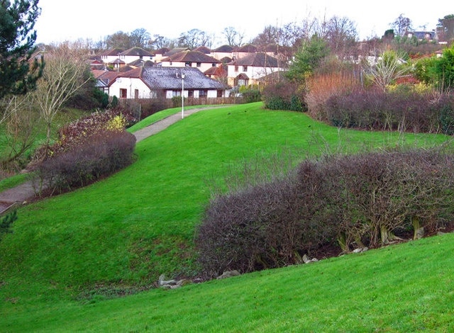 Houses at Bucklerburn, Peterculter Built on farmland, the original farmhouse can be seen top right.