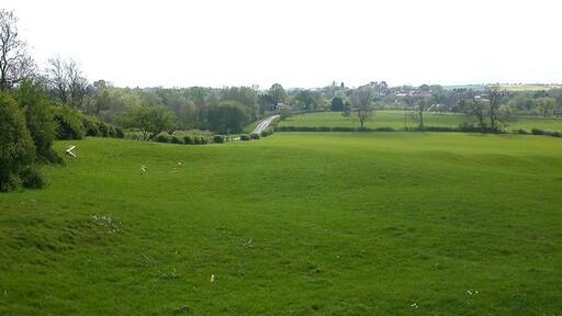 Foto „Woodford cum Membris“ von Ian Rob (CC BY-SA)/zugeschnittenes Original