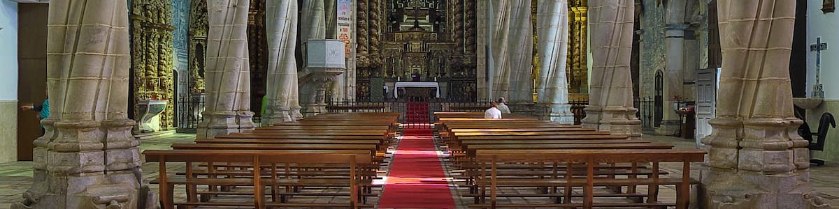 Photo "Exponente del arte y la arquitectura portuguesa del siglo XVI. Se acepta la fecha de 1560 como la de finalización del templo." by José Luis Filpo Cabana (Creative Commons Attribution 3.0) / Cropped from original