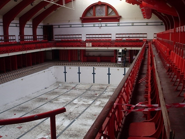 main pool & viewing area The arched window shows the Glasgow coat of arms the tree that never grew, the bird that never flew, the fish that never swam, the bell that never rang.