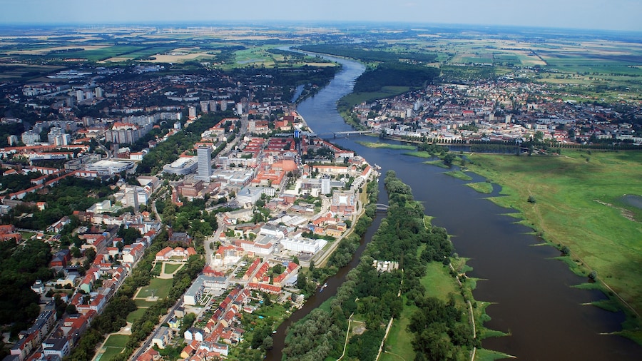 Photo "Aerial view of Frankfurt (Oder) and Słubice" by undefined (Creative Commons Zero, Public Domain Dedication) / Cropped from original