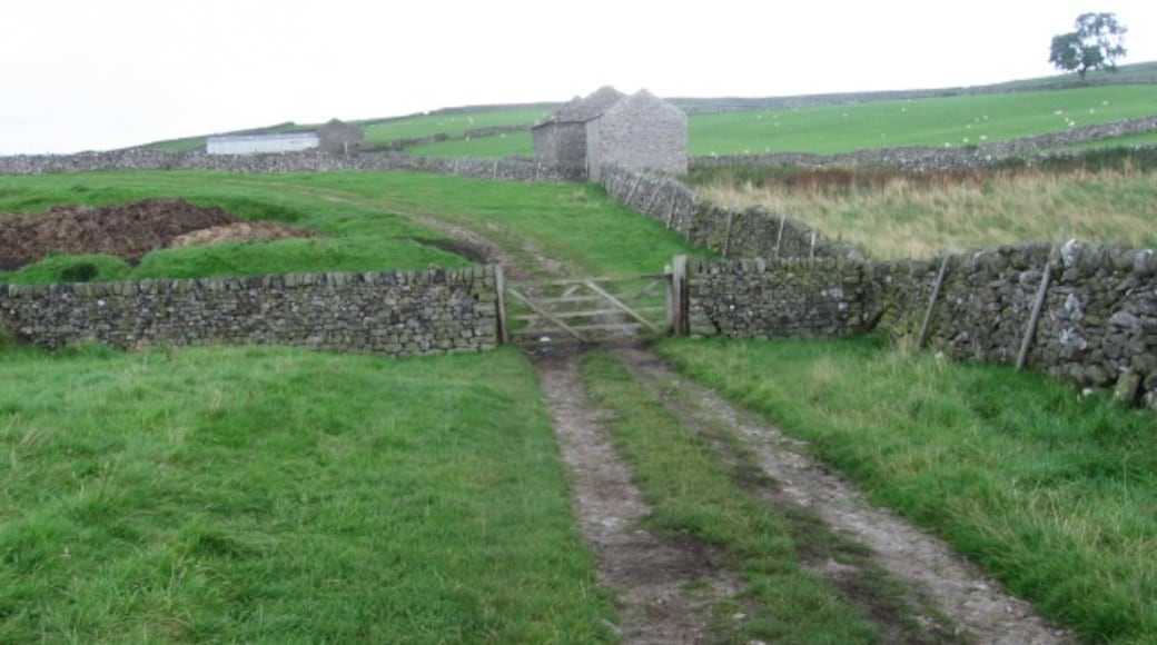 Photo "Appletreewick" by Chris Wimbush (CC BY-SA) / Cropped from original